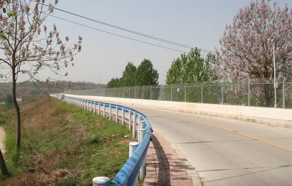 孟津縣九泉水庫壩頂道路